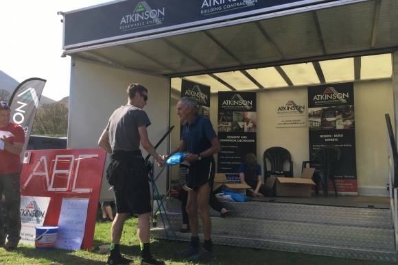 Joss Naylor, MBE presenting the 1st place prize to the winner of the Teenager with Altitudre Race - Rob Jebb